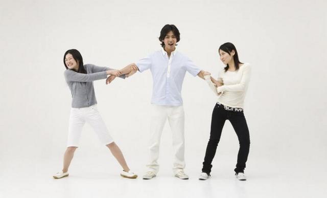 女上司看上老公要我開價，我毫不猶豫三百萬賣夫！幾個月後遇到前夫，他愣住了