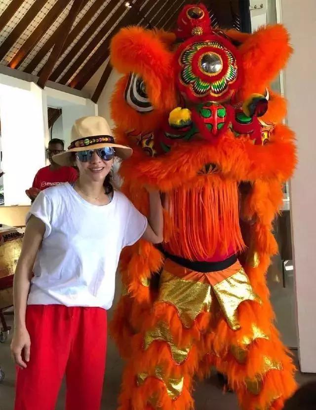 演藝圈豪門闊太過年照曝光！千億媳婦秀豪宅　黎姿「一桌菜」最親民