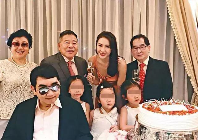 演藝圈豪門闊太過年照曝光！千億媳婦秀豪宅　黎姿「一桌菜」最親民