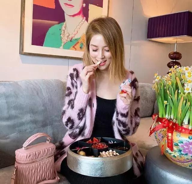 演藝圈豪門闊太過年照曝光！千億媳婦秀豪宅　黎姿「一桌菜」最親民