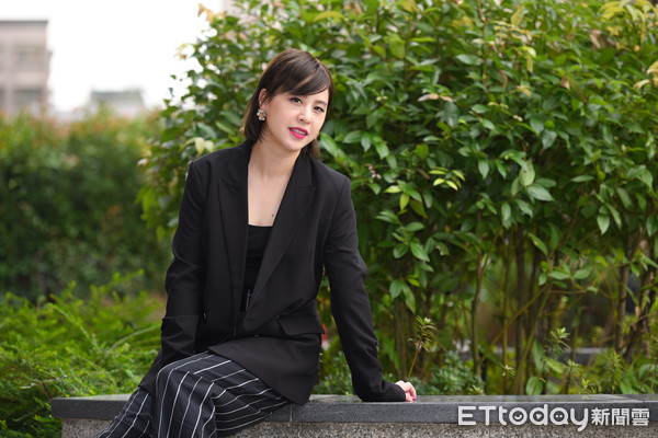 黃小柔曾「窮到剩一棉被」被阿嬤拉拔長大！親人走後「藍心湄當乾女兒疼愛」團圓飯讓她淚崩