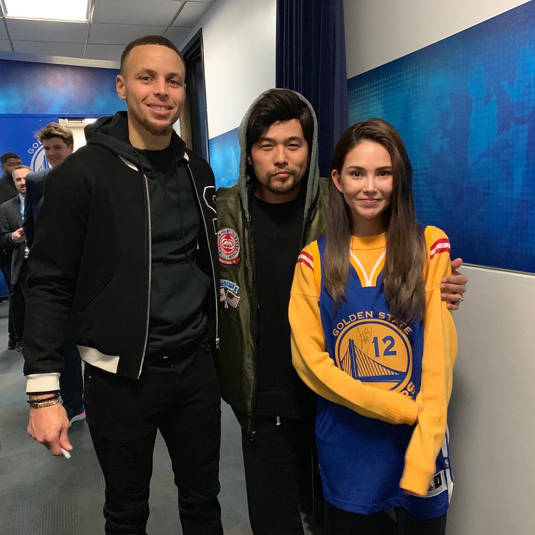 周董演唱會突喊「後面坐一個很漂亮的女生!」 下秒「鏡頭一轉後面」全場尖叫:花式灑狗糧❤