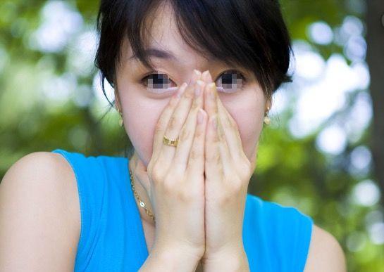 請保姆照顧失禁的父親！保姆來後卻「從未尿過褲子」女兒驚奇「裝監控一看」哭了
