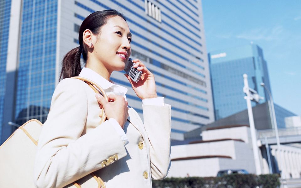 請保姆照顧失禁的父親！保姆來後卻「從未尿過褲子」女兒驚奇「裝監控一看」哭了