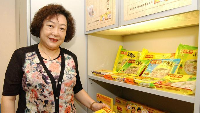 因「沒生兒子」遭婆婆嫌棄！丈夫暗自另組家庭　獨養2女兒成為身價上億「水餃皇后」