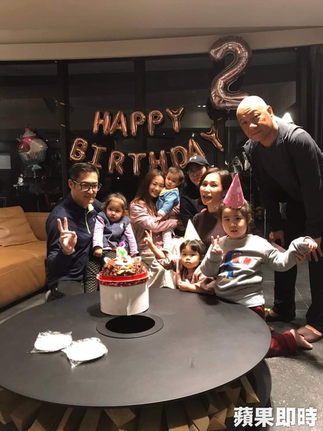 黃建群體恤妻子「豪送1500萬房＋一輛車」！「當廟公」狂瘦陪伴2女兒：她15歲我都70了