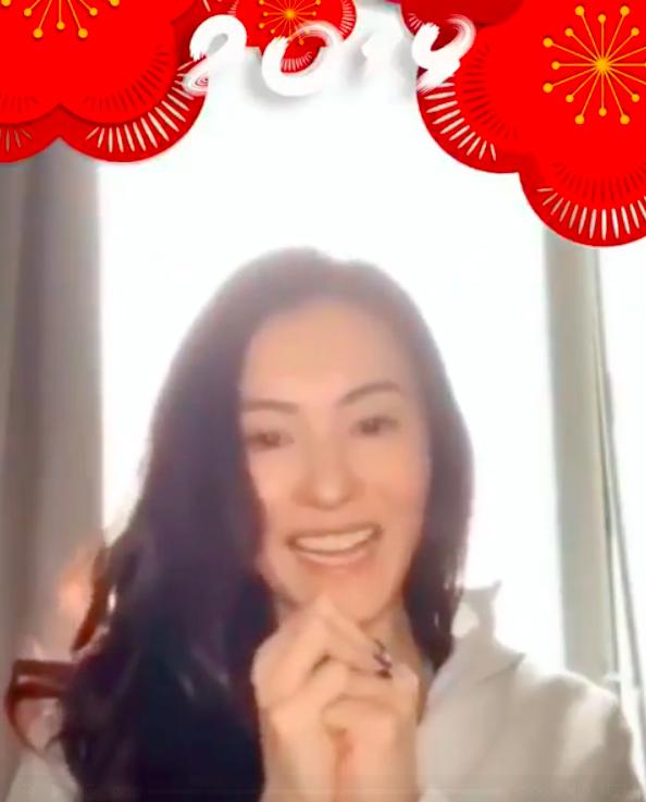 張柏芝開心秀出「豪華新房」還附泳池!帶兩兒拜年:大的像謝霆鋒,小的像張柏芝