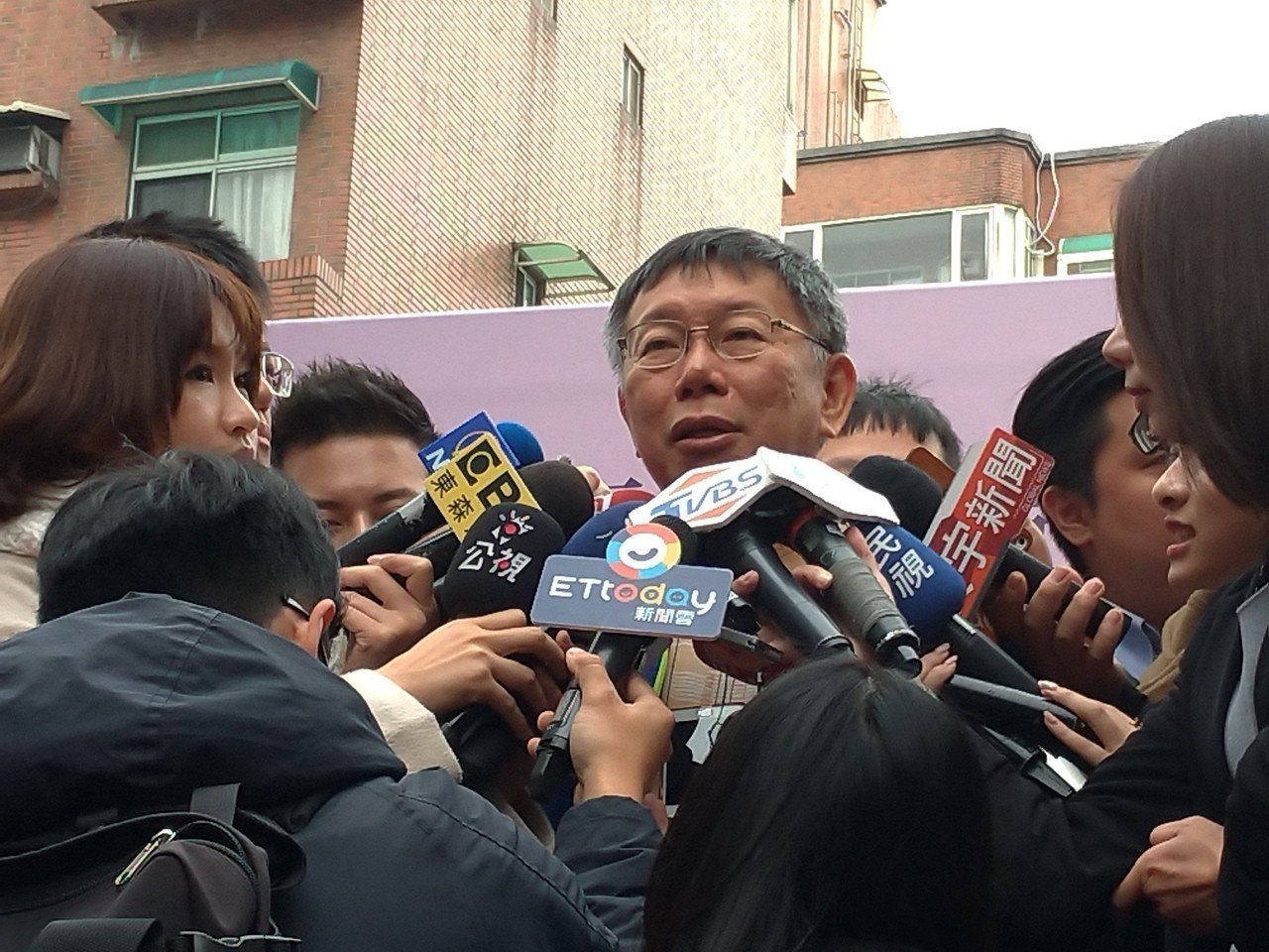 台北東區倒光光！羅霈穎嘆「千萬房產要掰了」喊話柯文哲　森77嗆「別整天想著選總統」市長出面回應了