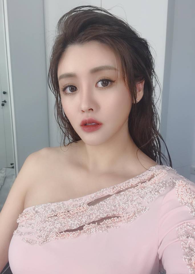 賴琳恩「情人節曬床照」撒嬌:不想起床! 老公陳乃榮「超甜一招制服」被讚翻:老公就要嫁這種❤