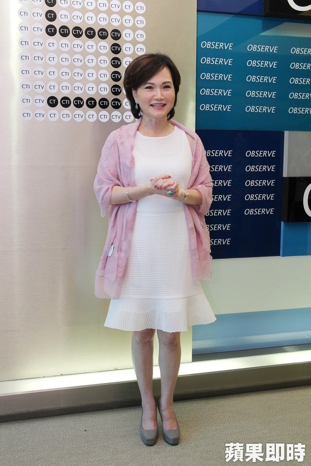 沈春華「歡慶60大壽」美女主播全到齊！結婚20多年「與老公普吉島銀婚」一家4口超幸福