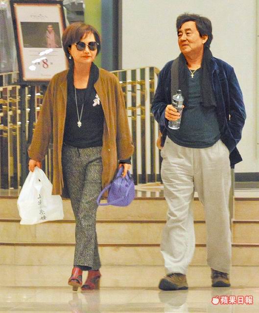 沈春華「歡慶60大壽」美女主播全到齊！結婚20多年「與老公普吉島銀婚」一家4口超幸福