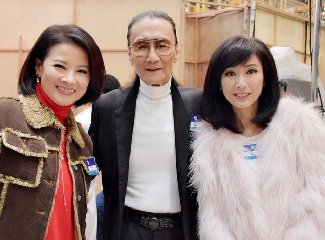 被64歲米雪驚艷了，只是剪個「波波頭」，意外的很時尚減齡