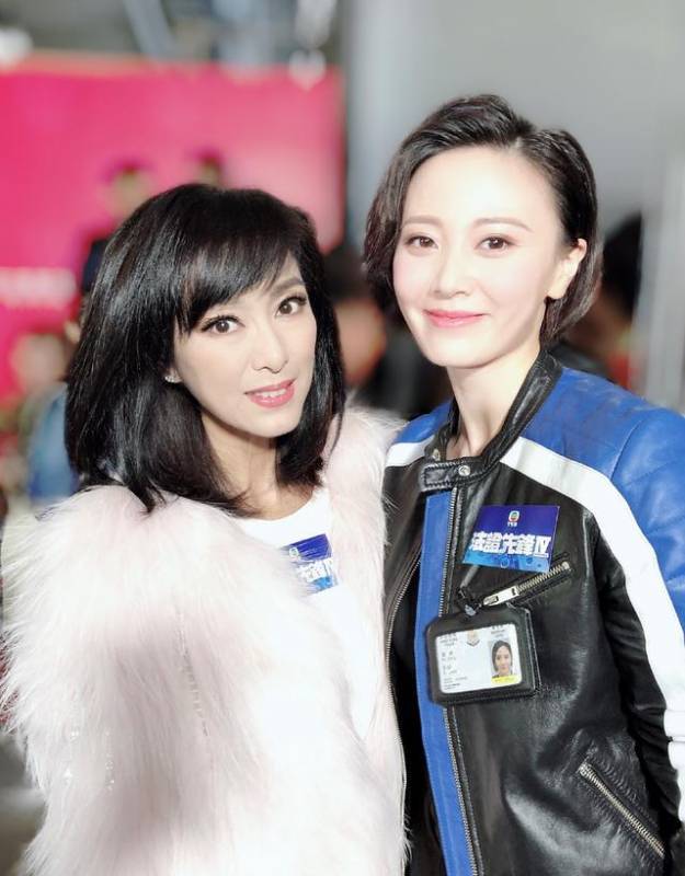 被64歲米雪驚艷了，只是剪個「波波頭」，意外的很時尚減齡