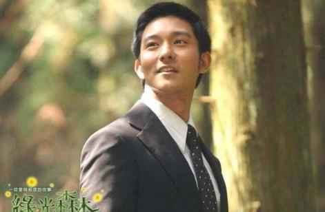 婚後成超級奶爸!立威廉為照顧愛妻「推工作損失6千萬」 「5國混血女兒長大」面容精緻如芭比