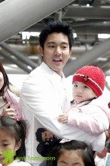 婚後成超級奶爸!立威廉為照顧愛妻「推工作損失6千萬」 「5國混血女兒長大」面容精緻如芭比