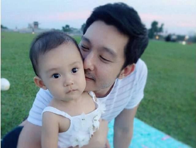 婚後成超級奶爸!立威廉為照顧愛妻「推工作損失6千萬」 「5國混血女兒長大」面容精緻如芭比