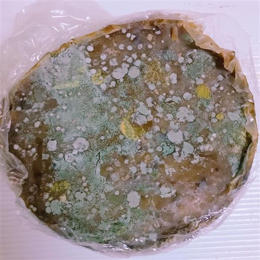 年糕發霉照吃！她見媽媽「只有削掉表面」愣住不敢吃　網友：「發霉過的更好吃」