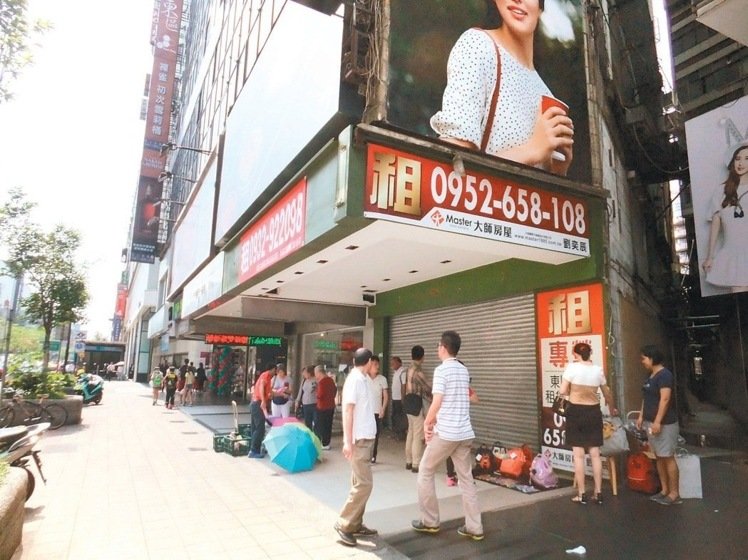 月租漲100萬！東區房東「跪求店家回來租」決定降價　金雞母「頂呱呱」回應讓他臉綠了