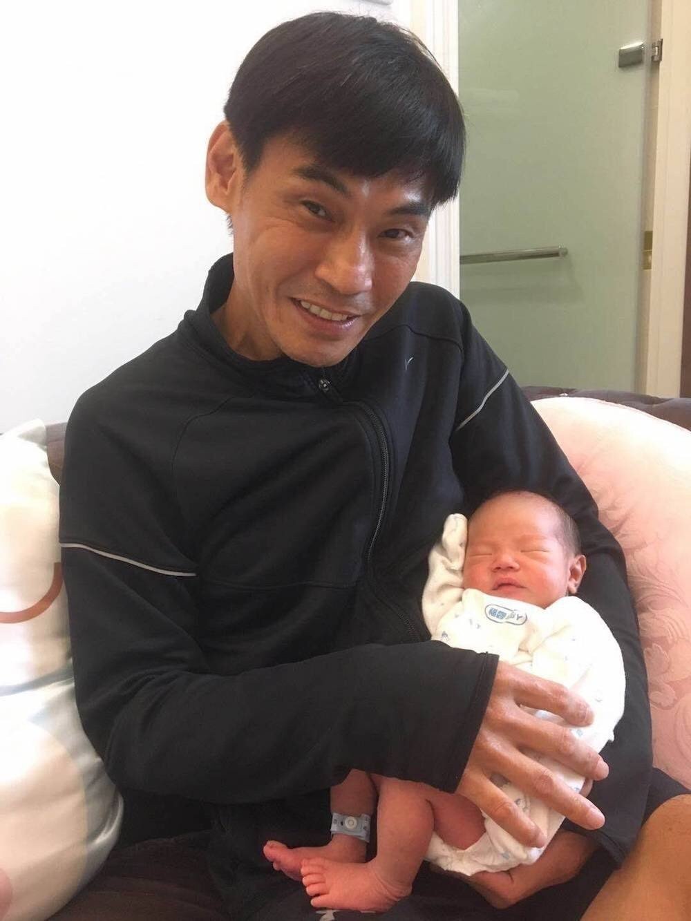 夏靖庭2度當爸！小21歲嫩妻速懷二胎「樂趕人生進度」　挺過風波收穫家庭幸福