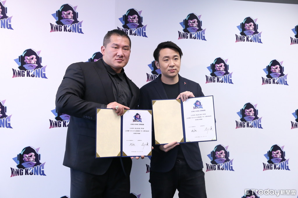 賺多少全捐出去！館長光是簽約金「高達7位數台幣」　月收入「能買好幾棟透天厝」卻不買霸氣捐了　