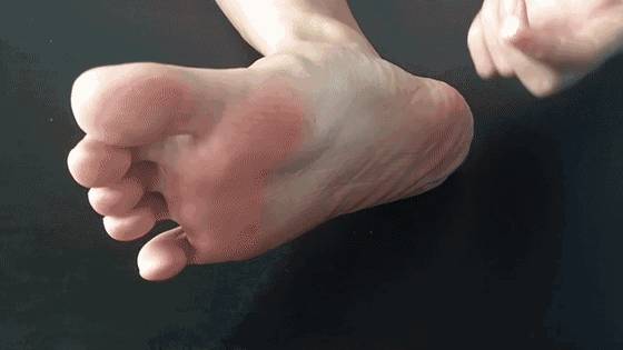 睡前把牙膏塗在腳底上！原來還有這樣的「好處」不知道就太虧了