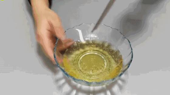 睡前把牙膏塗在腳底上！原來還有這樣的「好處」不知道就太虧了