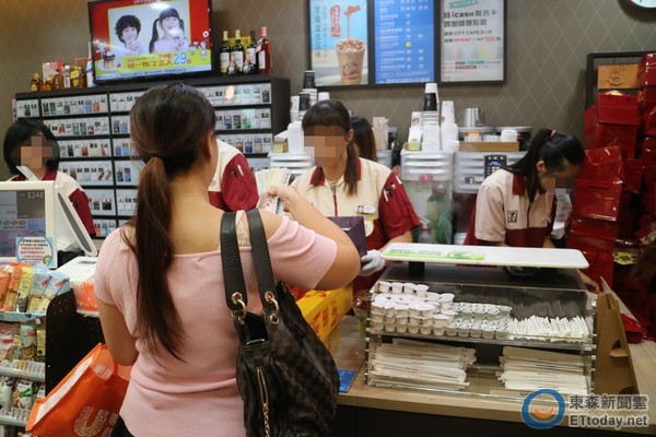踢到鐵板！店員禮貌問「需要微波嗎？」被奧客飆罵　店長「開口霸氣回擊」對方秒不敢吭聲