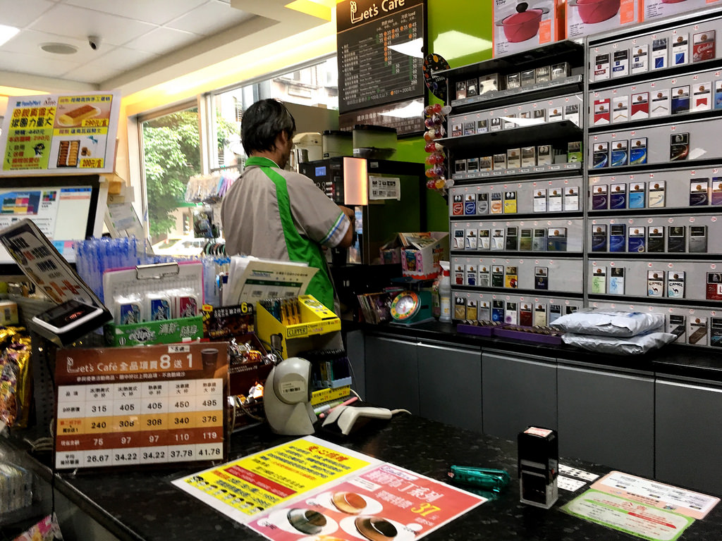 踢到鐵板！店員禮貌問「需要微波嗎？」被奧客飆罵　店長「開口霸氣回擊」對方秒不敢吭聲