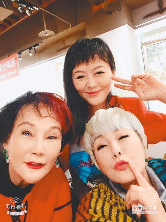 59歲花系列女星程秀瑛轉當畫家！ 曾「遭演員男友動手」憂鬱纏身 祕婚多年「靠繪畫重生」
