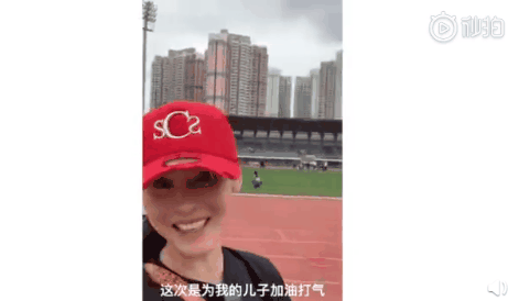 張柏芝努力當好媽媽！ 參與兒子運動會「全程陪跑」 買零食請全班當獎勵：不想錯過他長大