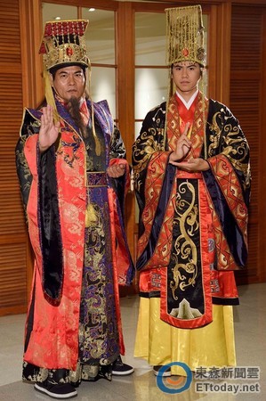 王豪兒子「首次亮相本土劇」前輩直誇：比老爸有種　換上帝王古裝「瞬間霸氣全開」網讚帥翻天