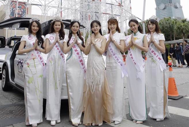 「媽祖代言人」張如君凍齡！ 率「6位選美皇后」一字排開超吸睛 考博士投身公益多年：只為還願