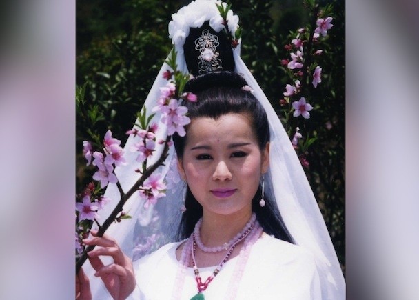 「媽祖代言人」張如君凍齡！ 率「6位選美皇后」一字排開超吸睛 考博士投身公益多年：只為還願