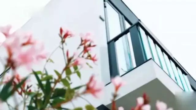 一直租房住，結婚18年終買房！張智霖袁詠儀9000萬豪宅意外曝光，比章子怡家還大！