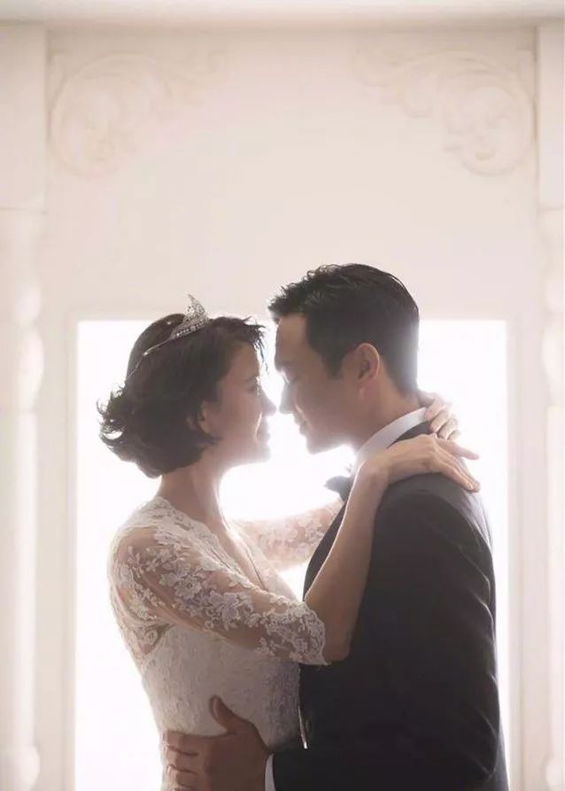 一直租房住，結婚18年終買房！張智霖袁詠儀9000萬豪宅意外曝光，比章子怡家還大！
