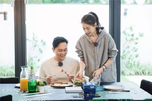 一直租房住，結婚18年終買房！張智霖袁詠儀9000萬豪宅意外曝光，比章子怡家還大！
