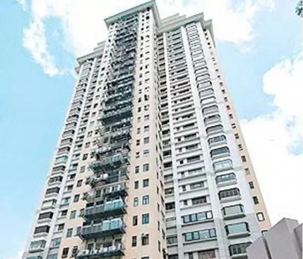 一直租房住，結婚18年終買房！張智霖袁詠儀9000萬豪宅意外曝光，比章子怡家還大！