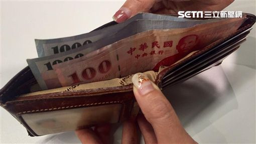有媽的孩子！「節儉媽」心疼兒子異鄉打拚  收假「狂塞17袋食物」網友感同身受淚崩