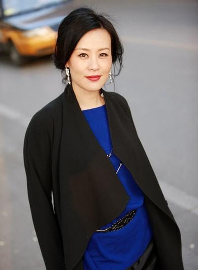 曾是世界最美50人之一！她與丈夫「恩愛25年無所出」 如今52歲「隨時間自然老去」仍很美