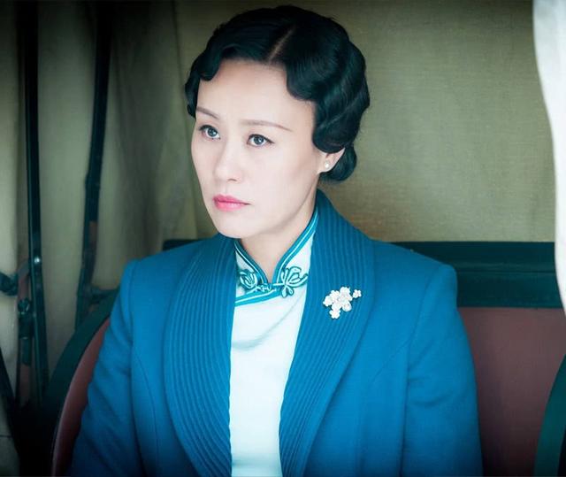 曾是世界最美50人之一！她與丈夫「恩愛25年無所出」 如今52歲「隨時間自然老去」仍很美