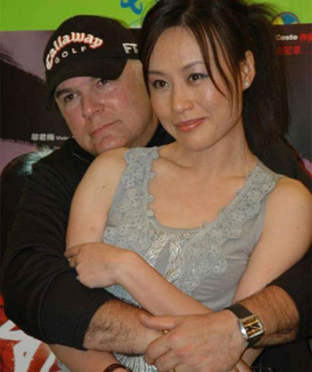 曾是世界最美50人之一！她與丈夫「恩愛25年無所出」 如今52歲「隨時間自然老去」仍很美