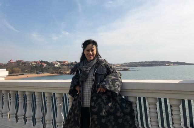 曾是世界最美50人之一！她與丈夫「恩愛25年無所出」 如今52歲「隨時間自然老去」仍很美