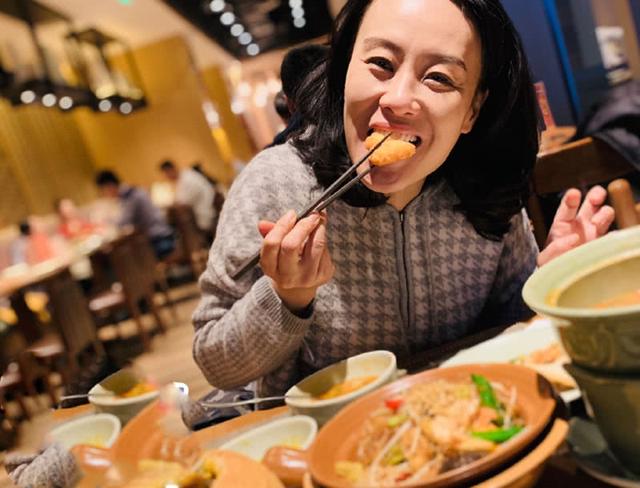 曾是世界最美50人之一！她與丈夫「恩愛25年無所出」 如今52歲「隨時間自然老去」仍很美