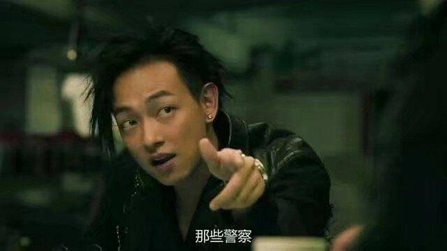 妻子不漂亮他卻寵了16年！曾是一線明星，為成名而改名