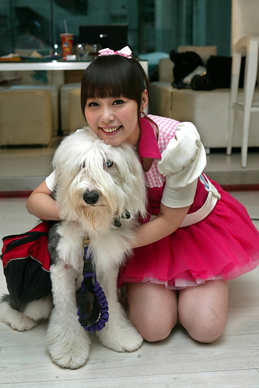 嫁富豪消失6年！小蜜桃姊姊「搭機回娘家」豪發6位數紅包　自曝「有重大計畫」女人當自強