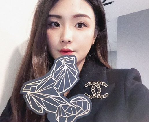 最正星二代出道！陳昭榮「18歲女兒曝光」引暴動　不靠爸「甘願當打雜妹」：被罵也感激