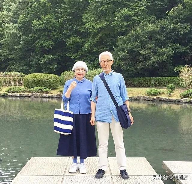 老夫妻愛了40年！每天「穿情侶裝曬恩愛」 粉絲全融化：到老也要這麼幸福