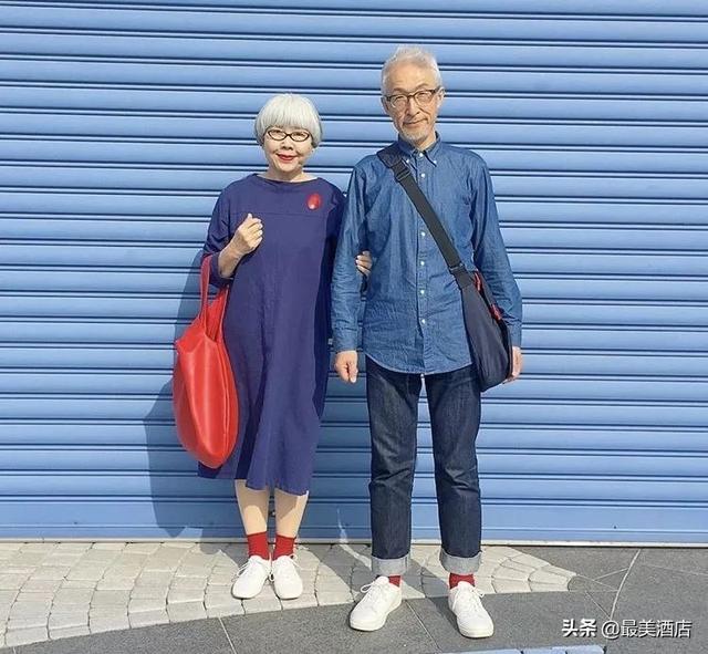 老夫妻愛了40年！每天「穿情侶裝曬恩愛」 粉絲全融化：到老也要這麼幸福
