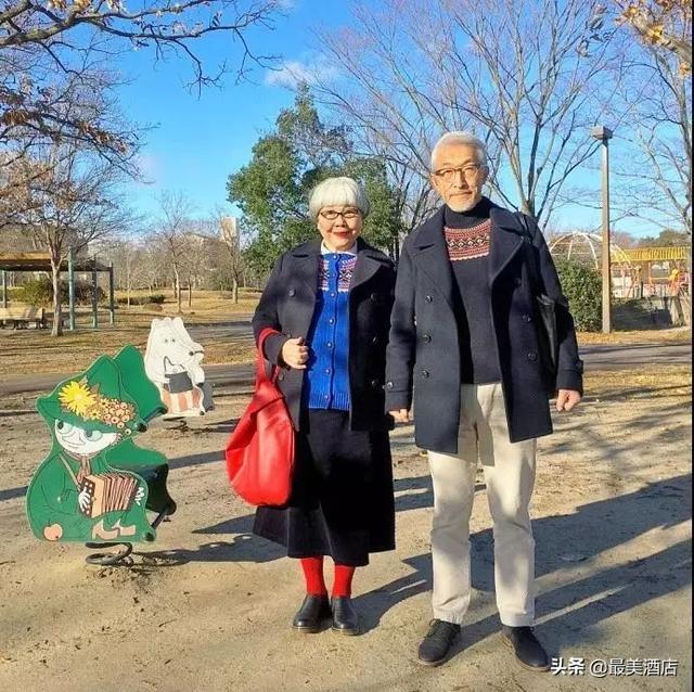 老夫妻愛了40年！每天「穿情侶裝曬恩愛」 粉絲全融化：到老也要這麼幸福