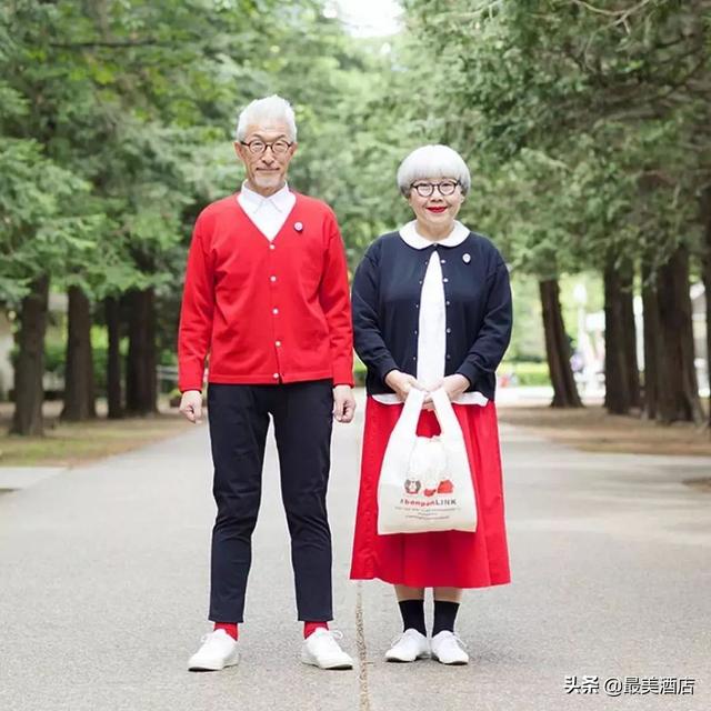老夫妻愛了40年！每天「穿情侶裝曬恩愛」 粉絲全融化：到老也要這麼幸福